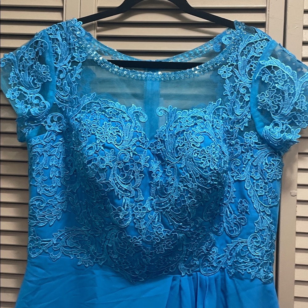 Elegant Blue Lace Dress - Picture 2 of 7